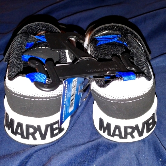 Super Hero Marvel Avengers Light Up Shoes Size 8 NWT - Picture 4 of 8